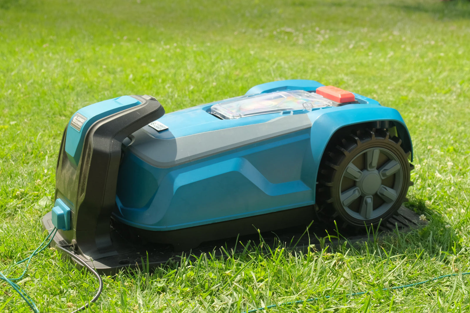 Mașină de tuns iarba robotizată 
